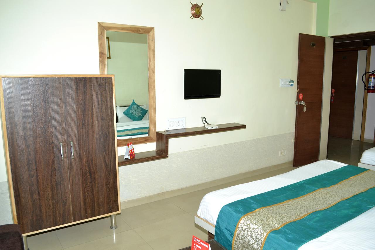 Hotel Neelkanth Residency Гандинагар Екстериор снимка