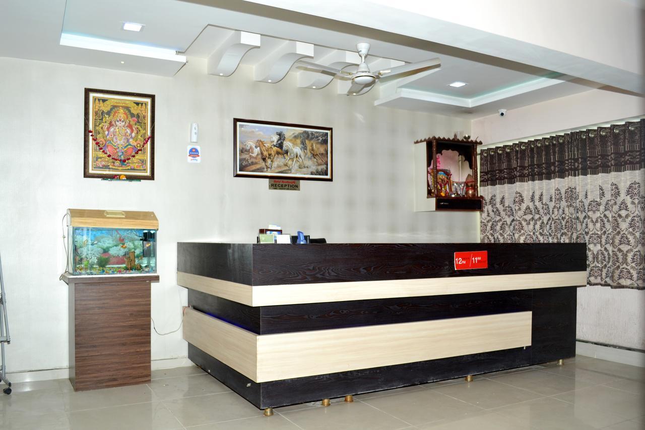 Hotel Neelkanth Residency Гандинагар Екстериор снимка