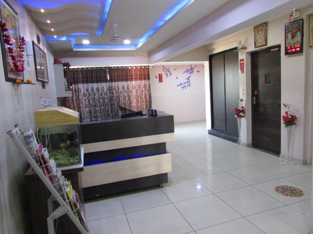 Hotel Neelkanth Residency Гандинагар Екстериор снимка