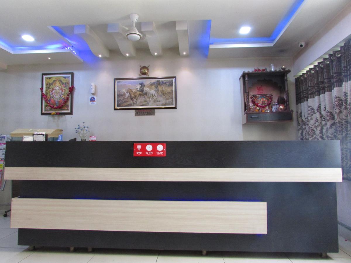 Hotel Neelkanth Residency Гандинагар Екстериор снимка